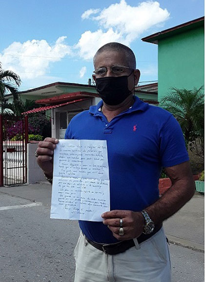 Sergio Barreto Rodríguez, primo del paciente Rudy Monzón Rodríguez, muestra agradecimiento al hospital militar de Villa Clara. Sergio Barreto Rodríguez, primo del paciente Rudy Monzón Rodríguez, muestra agradecimiento al hospital militar de Villa Clara.