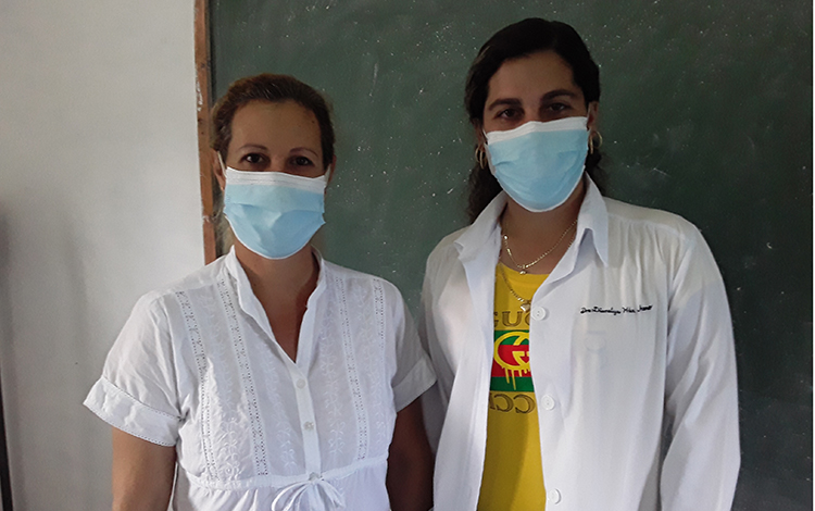 Doctora Dianelys Hernández y enfermera Yordanka Triana. Doctora Dianelys Hernández y enfermera Yordanka Triana.