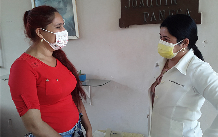 Maestra Belkis Viñales y doctora Eliani Hernández Maestra Belkis Viñales y doctora Eliani Hernández