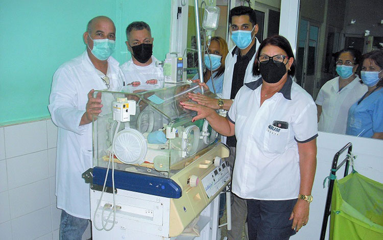 Traslado de niños recién nacidos del hospital infantil al ginecobstétrico, luego de solucionar la avería eléctrica. Traslado de niños recién nacidos del hospital infantil al ginecobstétrico, luego de solucionar la avería eléctrica.