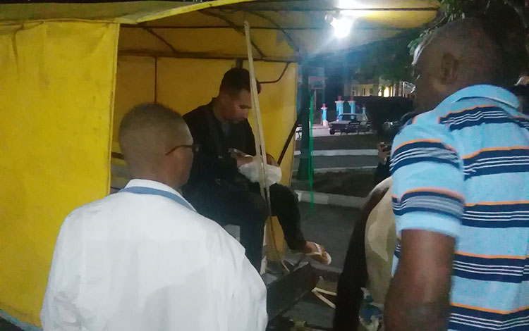 Carretonero que ejerce el trabajo por cuenta propia en Santa Clara. Carretonero que ejerce el trabajo por cuenta propia en Santa Clara.