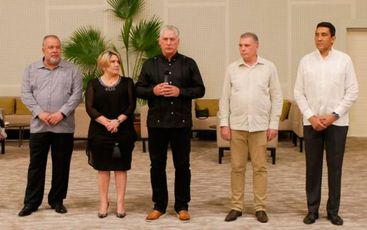 Presidente Miguel Díaz-Canel dialoga con participantes en FITCuba 2022. Presidente Miguel Díaz-Canel dialoga con participantes en FITCuba 2022.