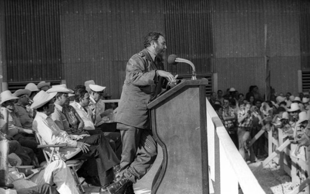 Momento de la inaguración de la Textilera Desembarco del Granma, de Santa Clara, el 2 de diciembre de 1979.