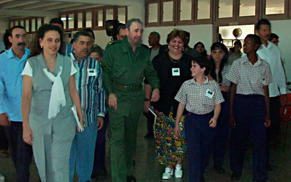 Desde Santa Clara, en la Escuela de Instructores de Arte Manuel Ascunce Domenech, Fidel dejó inaugurado estos centros de enseñanza, el 18 de febrero de 2001.