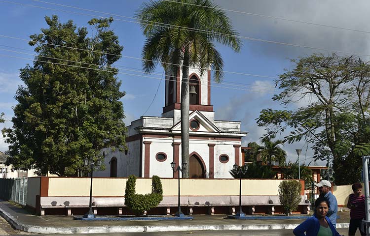 Parque y parroquia de Encrucijada, Villa Clara Parque y parroquia de Encrucijada, Villa Clara