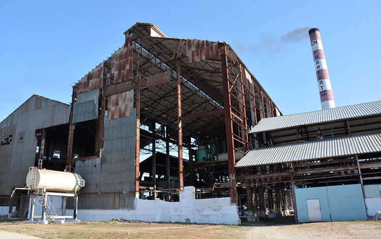 La planta labora durante el período fabril con biomasa cañera.(Foto: Arelys María Echevarría Rodríguez/ACN) 