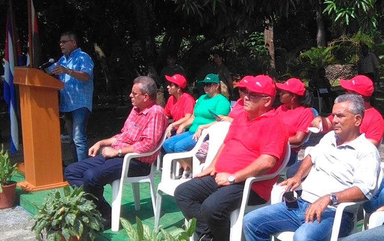 Julio Lima Corzo, primer secretario del PCC en Villa Clara, interviene en acto por aniversario 50 de la delegación de la agricultura en la antigua provincia de Las Villas. Julio Lima Corzo, primer secretario del PCC en Villa Clara, interviene en acto por aniversario 50 de la delegación de la agricultura en la antigua provincia de Las Villas.