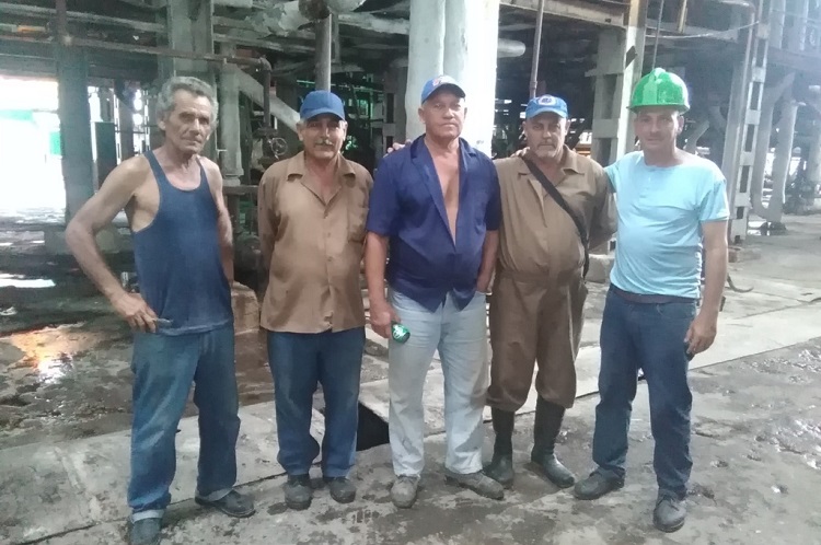 Trabajadores del Central Perucho Figueredo, de Encrucijada Trabajadores del Central Perucho Figueredo, de Encrucijada
