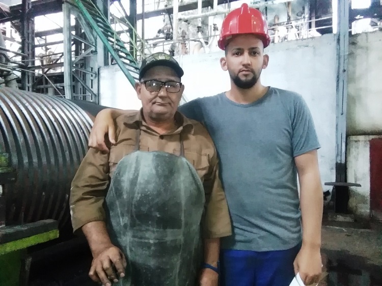 Trabajadores del Central Perucho Figueredo, de Encrucijada Trabajadores del Central Perucho Figueredo, de Encrucijada