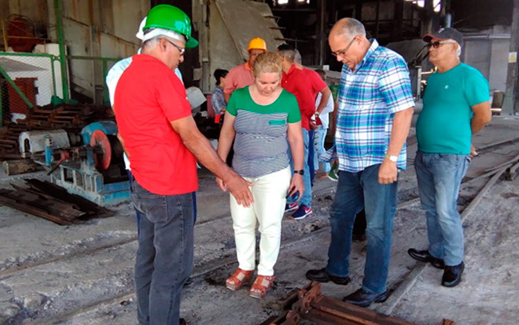 recorrido por el interior de la industria 