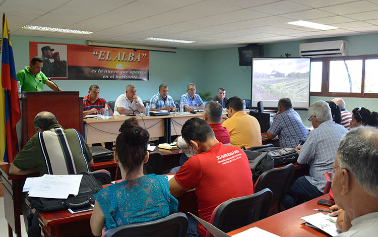 Encuentro con productores de agricultura urbana en Santa Clara, Villa Clara