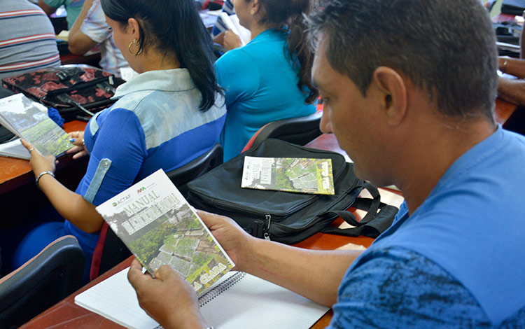 Intercambio con productores de agricultura urbana y familiar en Villa Clara