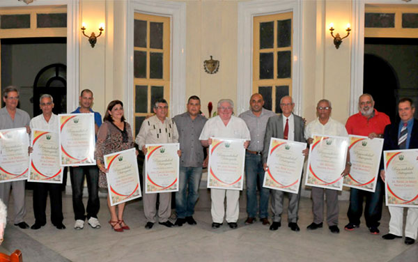 Científicos villaclareños reciben reconocimiento de Personalidad Distinguida.