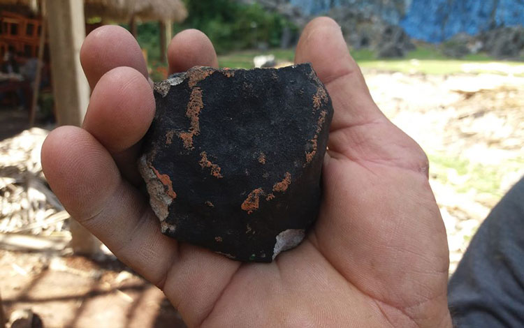 Piedras negras encontradas en el Valle de Viñales tras explosión del 1 de febrero de 2019. Piedras negras encontradas en el Valle de Viñales tras explosión del 1 de febrero de 2019.