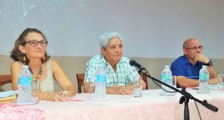 La Dra. Georgina Castro Acevedo, el Dr. Joaquín Alonso Freyre y el máster Edelkis Rodríguez Moya.