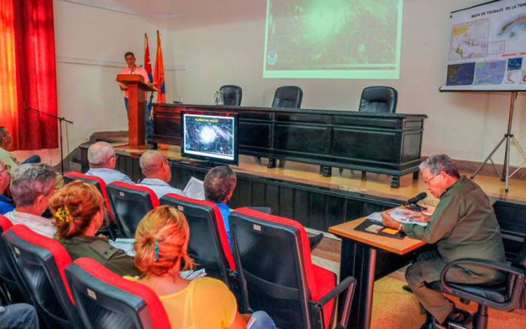 Reunión del Estado Mayor de la Defensa Civil.