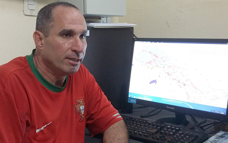 Amaury Machado Montes de Oca, jefe del Departamento de Pronóstico del Centro Meteorológico de Villa Clara. Amaury Machado Montes de Oca, jefe del Departamento de Pronóstico del Centro Meteorológico de Villa Clara.