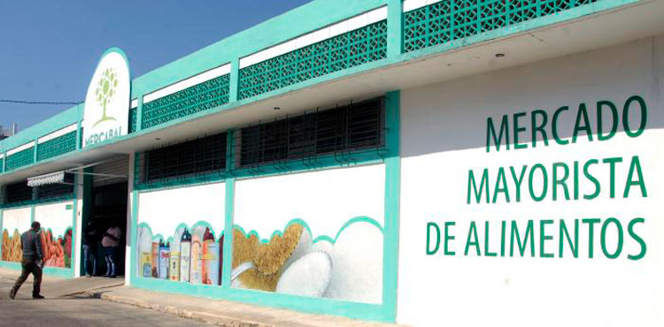Mercado mayorista de alimentos en La Habana.