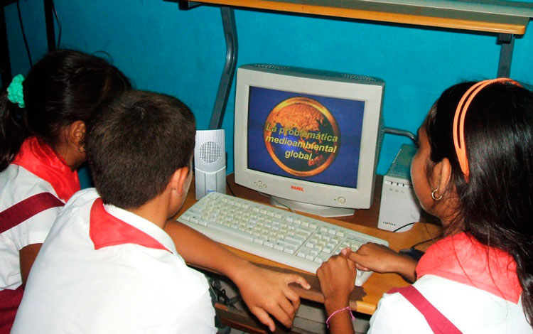 Clases de computación en Cuba