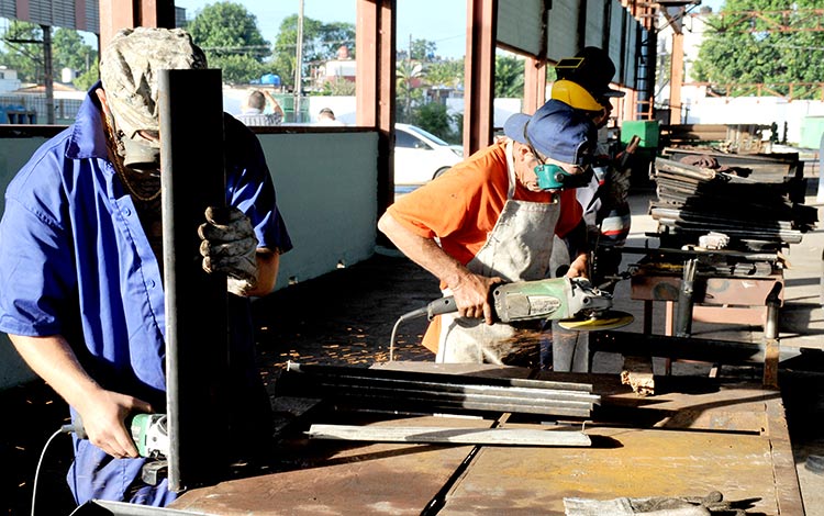 Trabajadores de Electromecánica de Villa Clara. Trabajadores de Electromecánica de Villa Clara.