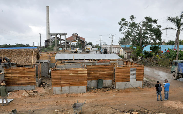 Construcción de viviendas en la comunidad Emilio Córdova. Construcción de viviendas en la comunidad Emilio Córdova.