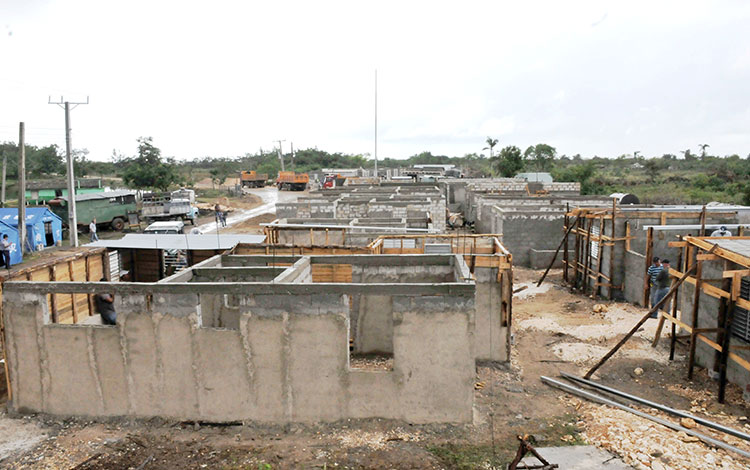 Construcción de viviendas en la comunidad Emilio Córdova. Construcción de viviendas en la comunidad Emilio Córdova.