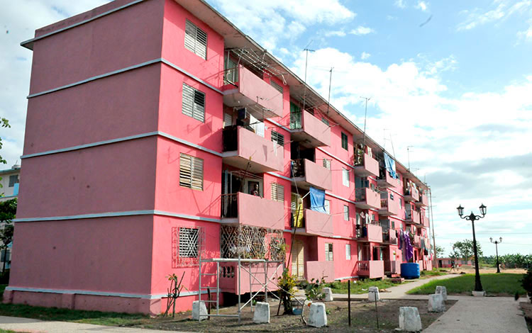 Edificio multifamiliar en Isabela de Sagua. Edificio multifamiliar en Isabela de Sagua.