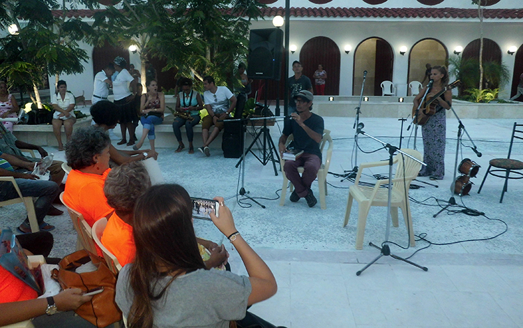 Actividad cultural en reapertura del Parque Las Arcadas, de Santa Clara.