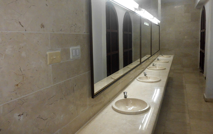 Baños del Parque Las Arcadas, en Santa Clara.