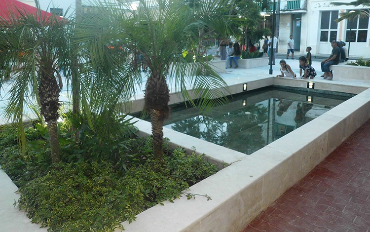Jardinera del Parque Las Arcadas, de Santa Clara.