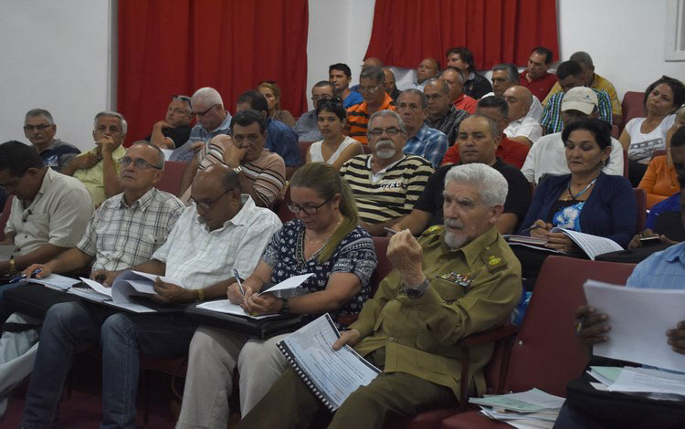 Comandante de la Revolución Ramiro Valdés Menéndez chequea Programa de la Vivienda en Villa Clara. Comandante de la Revolución Ramiro Valdés Menéndez chequea Programa de la Vivienda en Villa Clara.