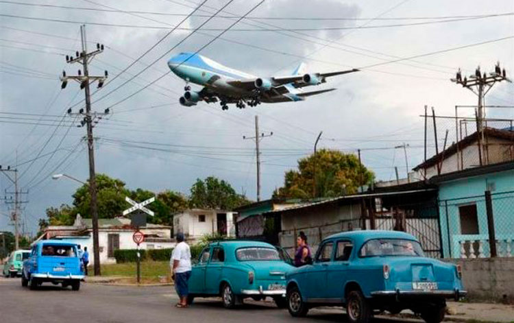 Air Force One sobrevolando Boyeros