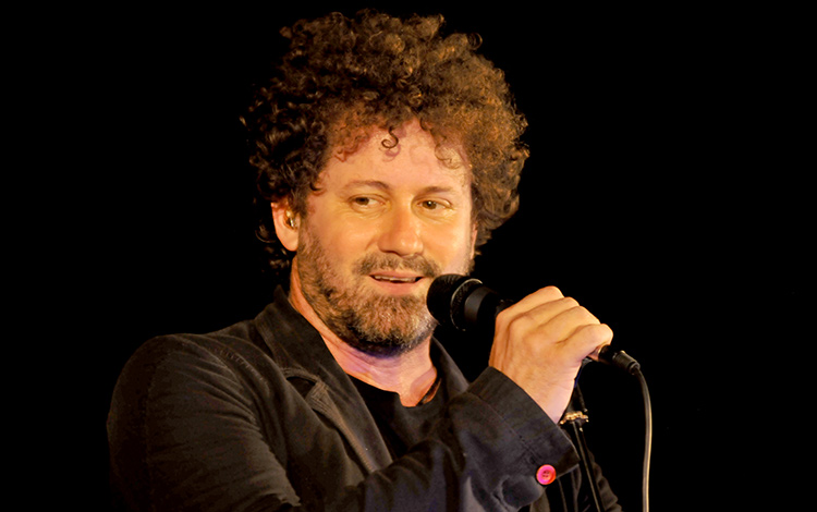 Cantante Raúl Paz