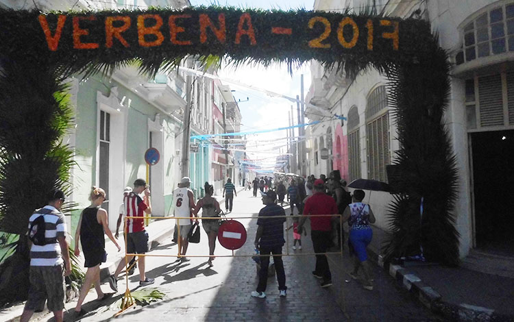 Verbena de la calle Gloria, en Santa Clara, Cuba.