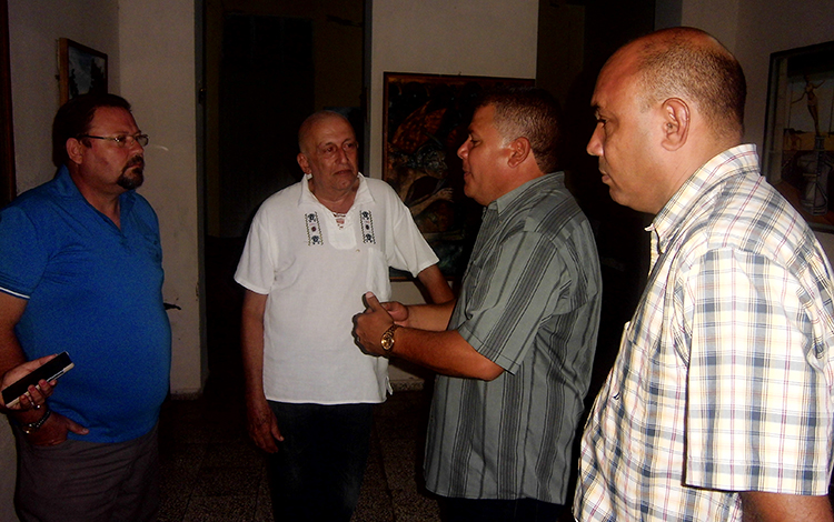 Ramón Silverio junto a las máximas autoridades de la provincia