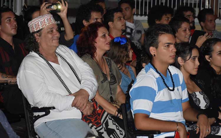 público en el teatro La Caridad público en el teatro La Caridad