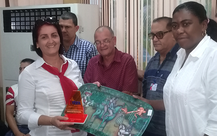 Varios trabajadores y cuadros destacados recibieron reconocimientos por su desempeño durante el 2019. (Foto: Francisnet Díaz Rondón) Varios trabajadores y cuadros destacados recibieron reconocimientos por su desempeño durante el 2019. (Foto: Francisnet Díaz Rondón)