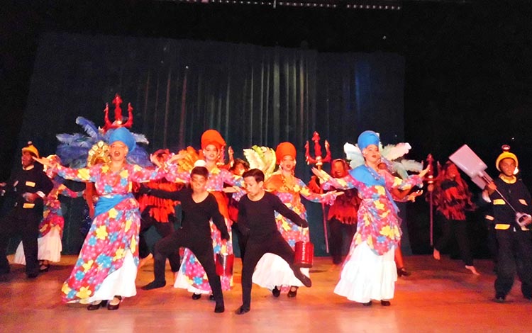 El grupo Decadanza infantil