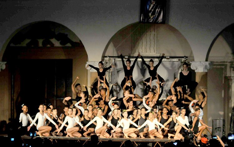 Decimotercera temporada de Para bailar en casa del trompo. Decimotercera temporada de Para bailar en casa del trompo.
