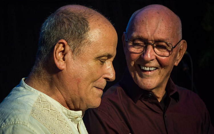 Teatristas cubanos Carlos Pérez y Armando Morales. Teatristas cubanos Carlos Pérez y Armando Morales.