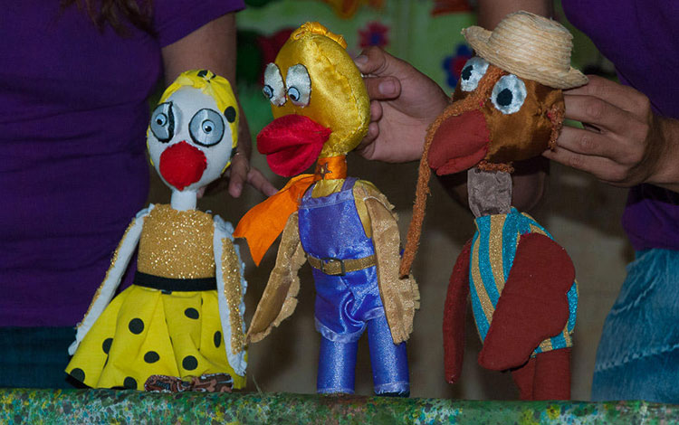 Títeres en obra del grupo Alánimo. Títeres en obra del grupo Alánimo.
