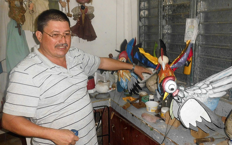 Orlando Rivera Hernández, diseñador del Guiñol de Santa Clara. Orlando Rivera Hernández, diseñador del Guiñol de Santa Clara.