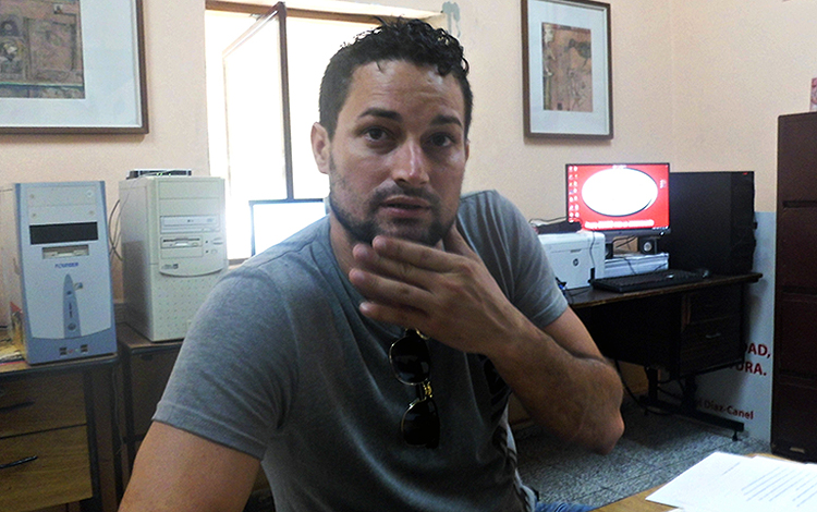 Yusniel González Broche (Mandy), fundador y director de BailaCuba. Yusniel González Broche (Mandy), fundador y director de BailaCuba.