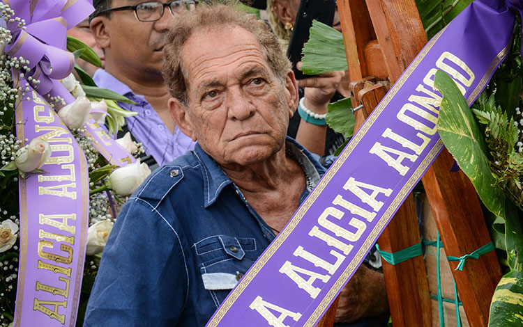 Ofrendas y participante en sepelio a Alicia Alonso. Ofrendas y participante en sepelio a Alicia Alonso.