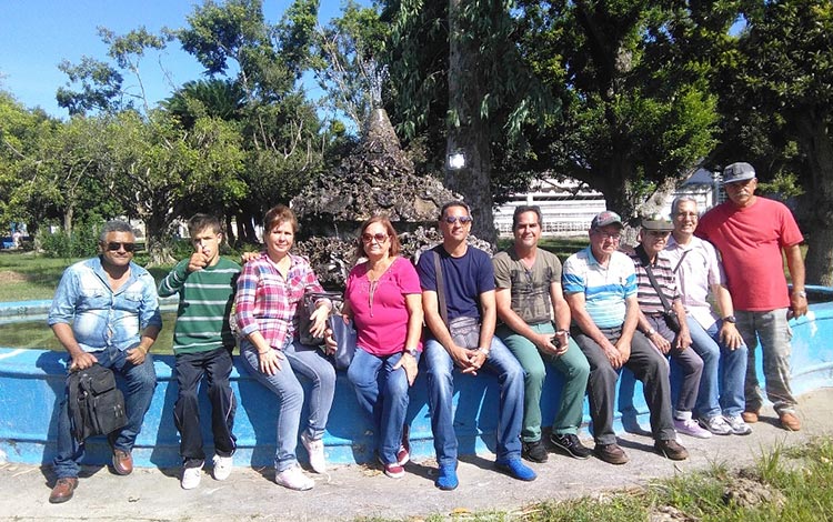 Colectivo de la publicación humorística Melaíto recorre comunidad Emilio Córdova, en Encrucijada, Villa Clara. Colectivo de la publicación humorística Melaíto recorre comunidad Emilio Córdova, en Encrucijada, Villa Clara.