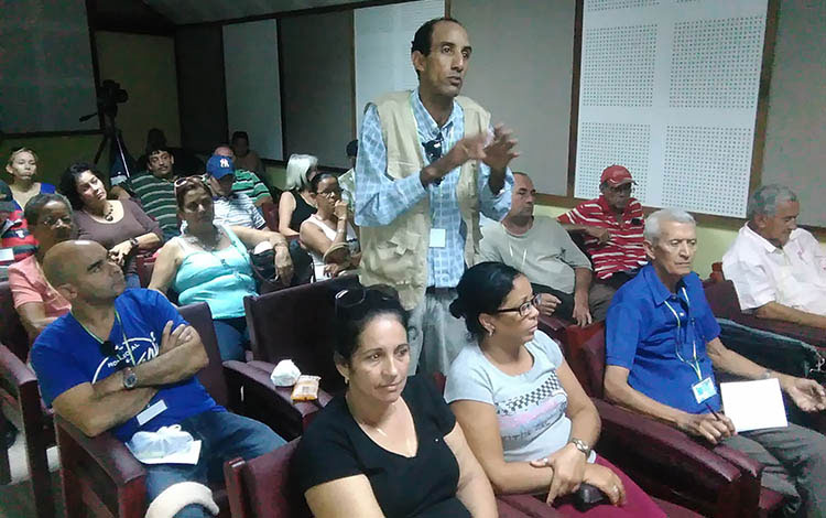 Debate de cineclubistas en el Festival de Invierno, Santa Clara 2017. Debate de cineclubistas en el Festival de Invierno, Santa Clara 2017.