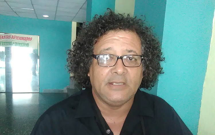 Ramón Leonardo Cabrera Figueredo, vicepresidente de apreciación de la Federación Nacional de Cineclubes de Cuba (FNCC). Ramón Leonardo Cabrera Figueredo, vicepresidente de apreciación de la Federación Nacional de Cineclubes de Cuba (FNCC).