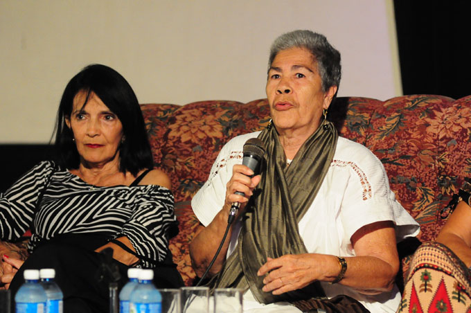 Actrices cubanas Eslinda Núñez y Adela Legrá. Actrices cubanas Eslinda Núñez y Adela Legrá.