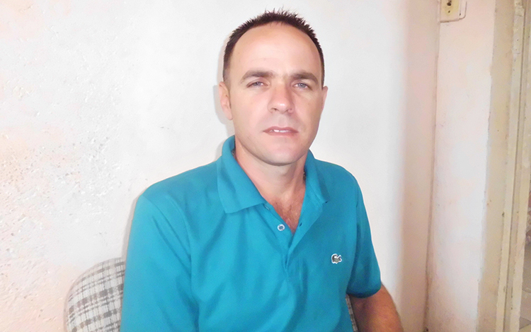 Antonio de la Villa, cantante e instructor de arte. Antonio de la Villa, cantante e instructor de arte.