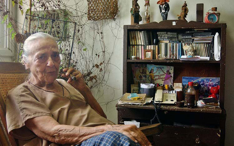 Teresita Fernández, cantautora